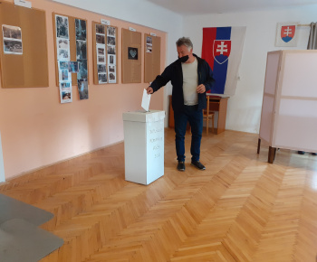 Aktuality / Doplňujúce voľby v obci Prosiek 2021 - foto